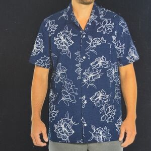 NWT GAP Mens M Floral Seersucker Button Down Shirt 100% Cotton Vacay Coastal 🌊